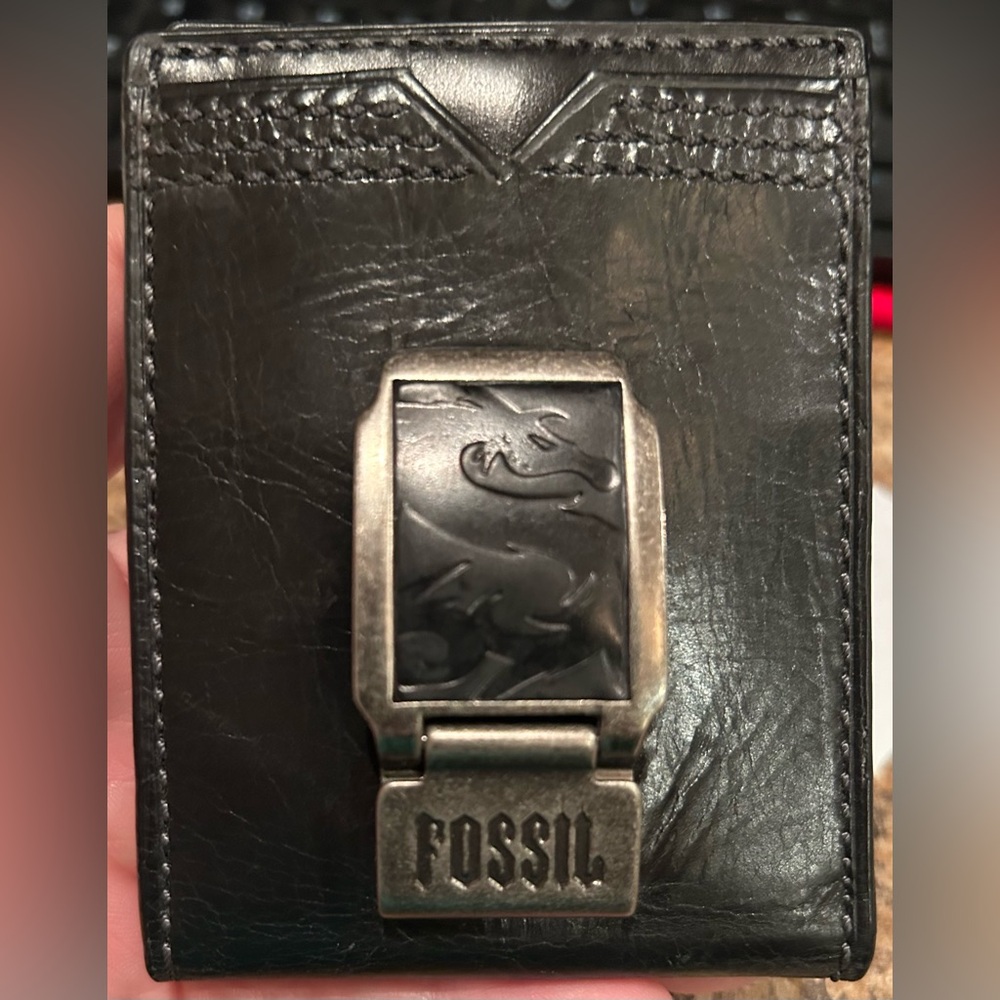 RARE / MEN’S FOSSIL LEATHER BIFOLD WALLET